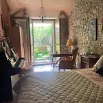 Old School Bacedasco Bed and breakfast