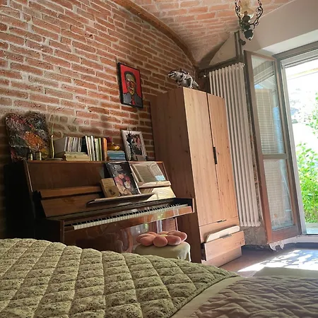 Old School Bacedasco Bed & Breakfast *