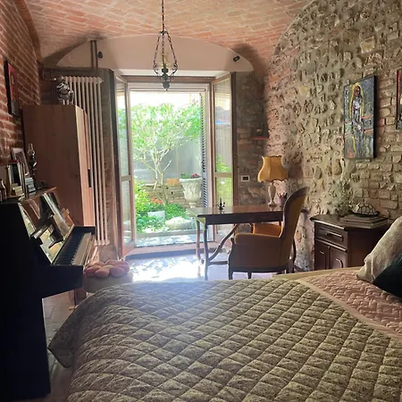 Old School Bacedasco Bed & Breakfast